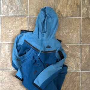 Blue two tone Nike tech outfit🔥